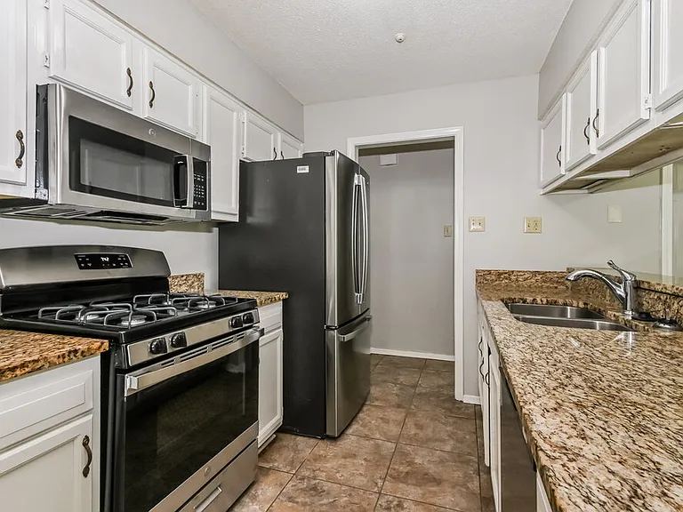 3655 Corsica Dr — Photo 8