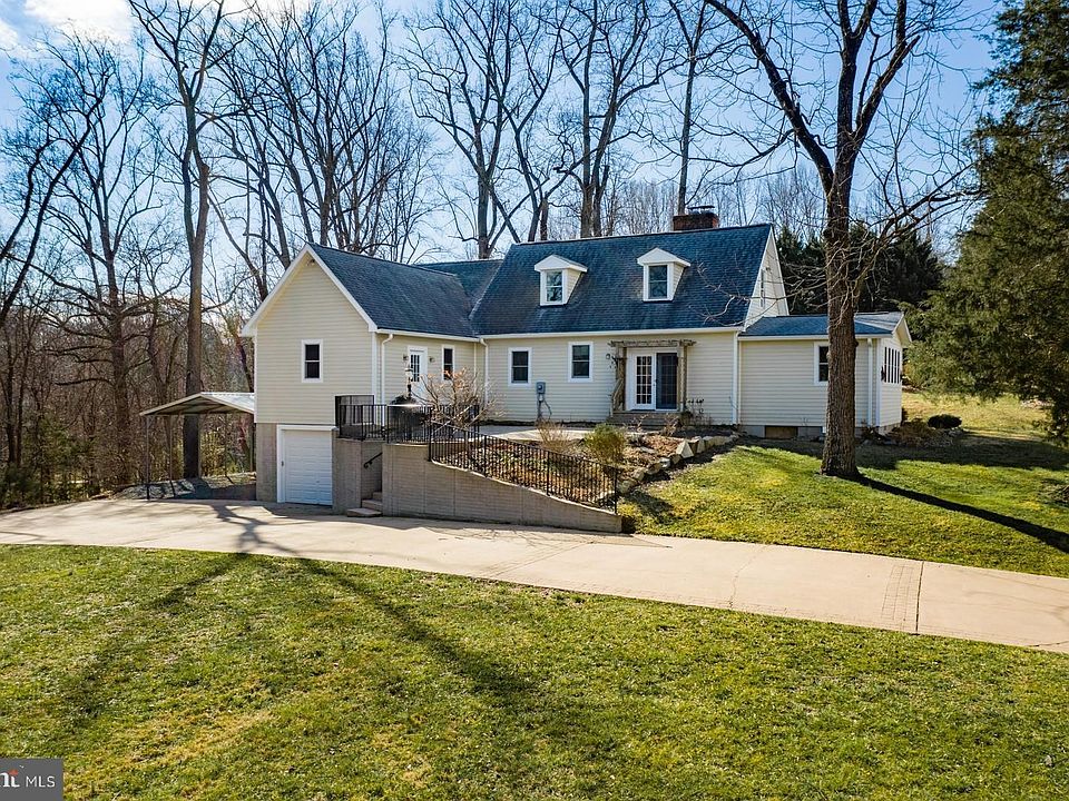 1st image of 6051 Greenway Ct