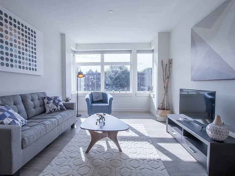 900 Beacon St #402 — Photo 2