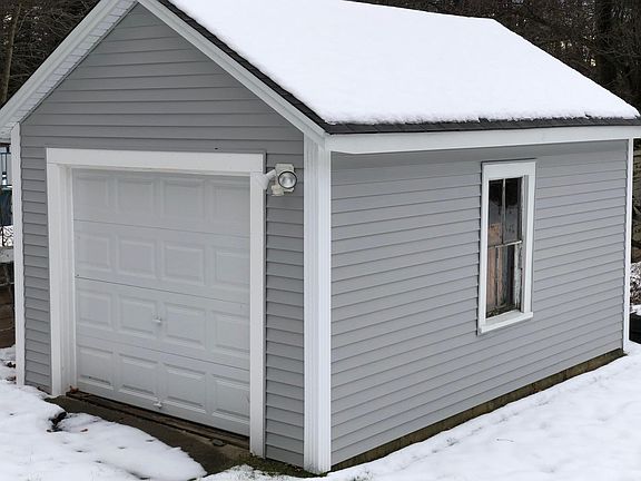 One car detached garage