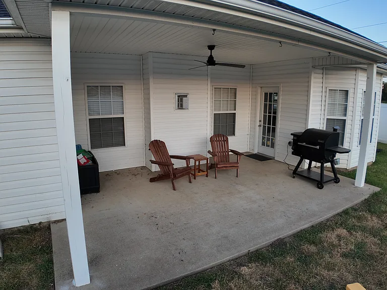 1624 Brewster Ln — Photo 17