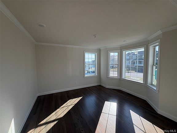 4th image of 30 Dartmouth Drive
