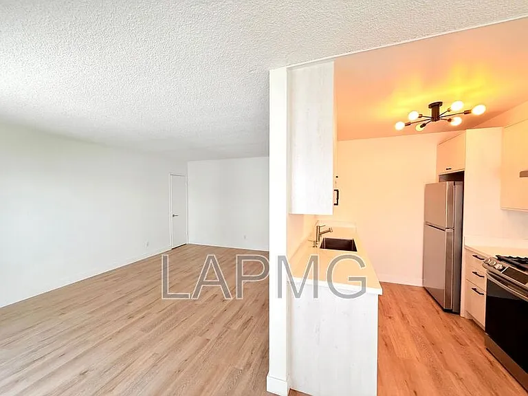 119 N Hillcrest Blvd #16 — Photo 7