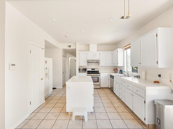 3rd image of 3271 Pomerado Dr