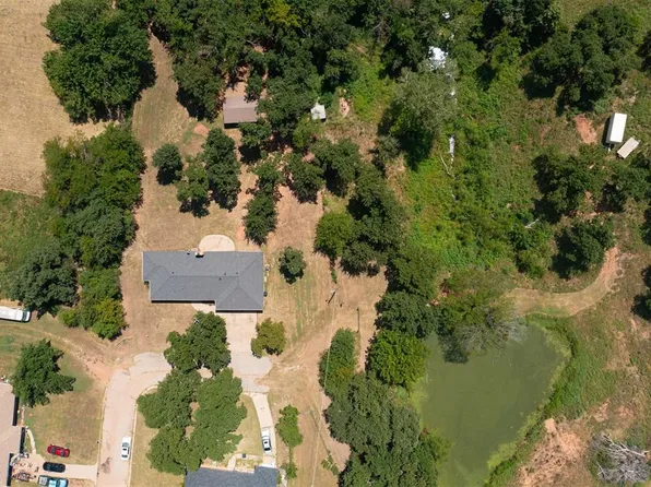 405 Jacqua Ln, Guthrie, OK 73044