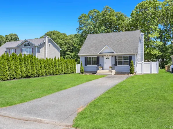 5 The Green #B, Shirley, NY 11967