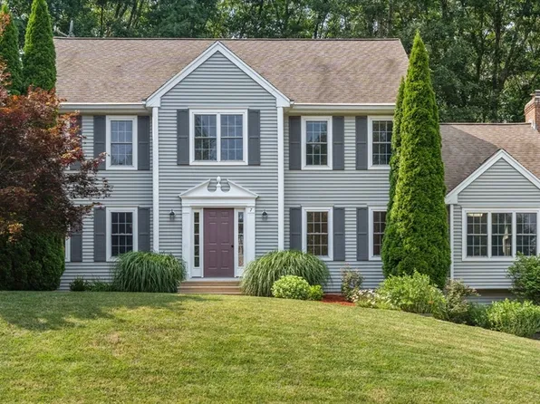 7 Evergreen Ln, Sturbridge, MA 01518