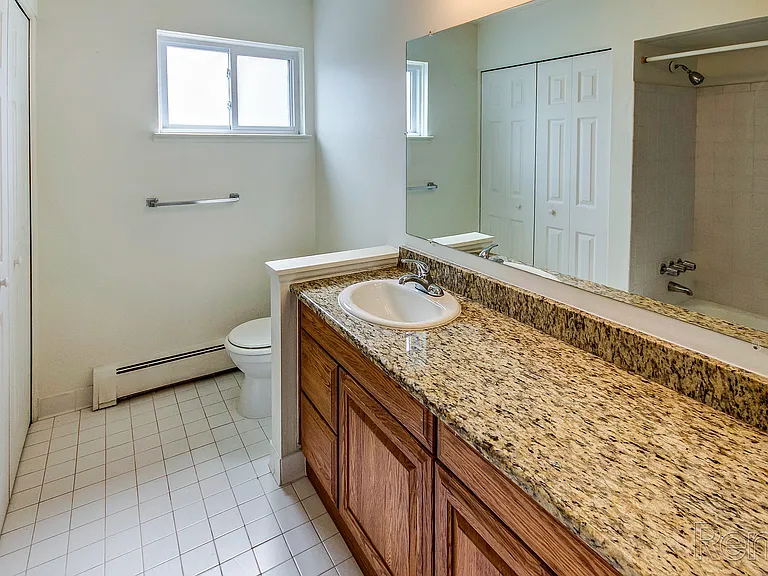 Wagon Wheel Apartments — Photo 15