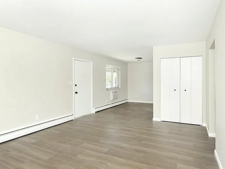 3330 Greenfield Rd #7 — Photo 11