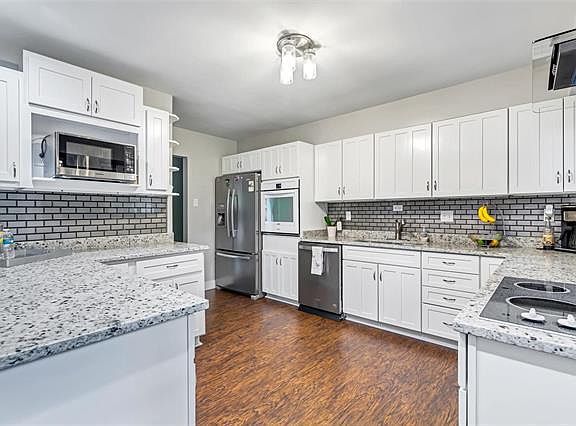 3rd image of 9083 Crest Oak Ln