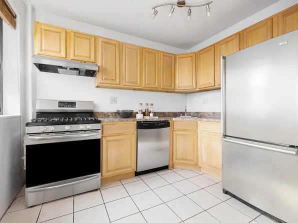 355 Clinton Avenue image 3 of 9