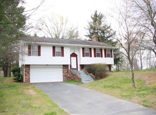 10535 Brevity Dr, Great Falls, VA 22066