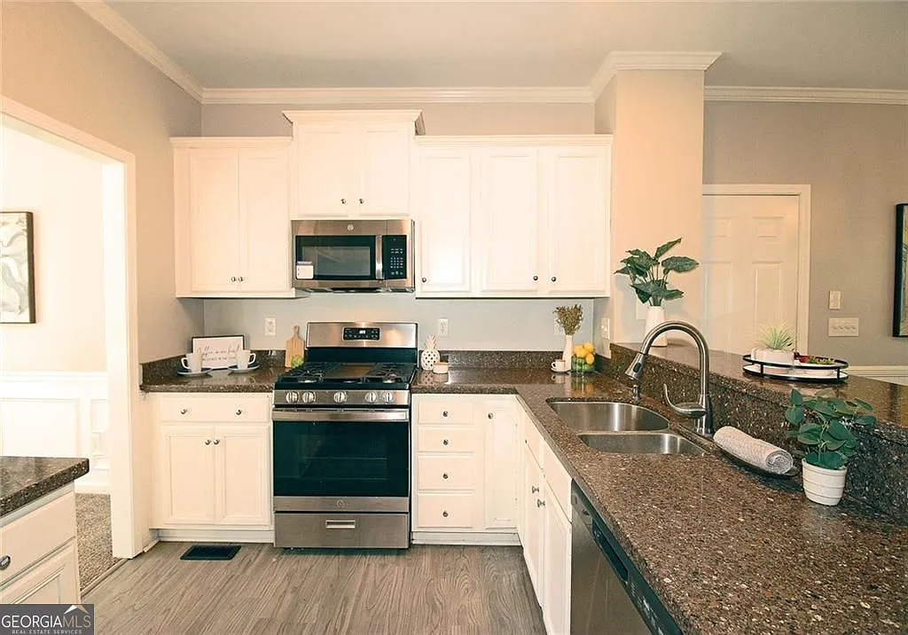 5 bed, 3.5 bath, 4097 sqft, $2,850 — Photo 4