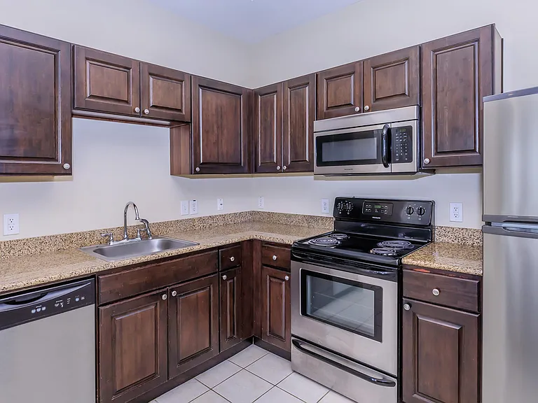 Arista Apartments — Photo 16