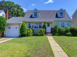 333 Charles Ave, Massapequa Park, NY 11762