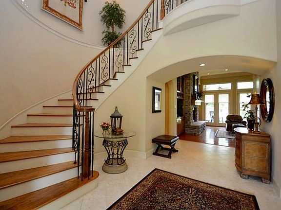 5th image of 827 Royal Lakes Blvd