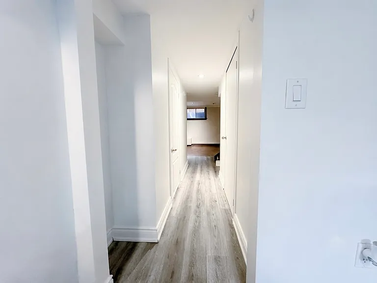 909 Palmerston Ave #LOWER — Photo 6