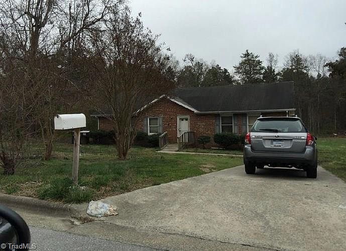 2nd image of 4406 Anderson St