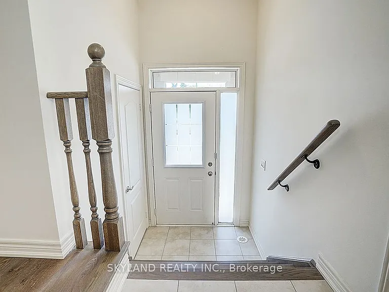 459 Dundas St E — Photo 2