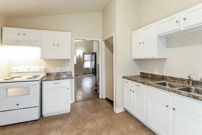 5 bed, 2.0 bath, 1792 sqft, $1,695 — Photo 3