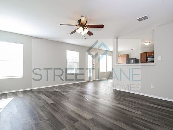 4th image of 2804 Desert Dr