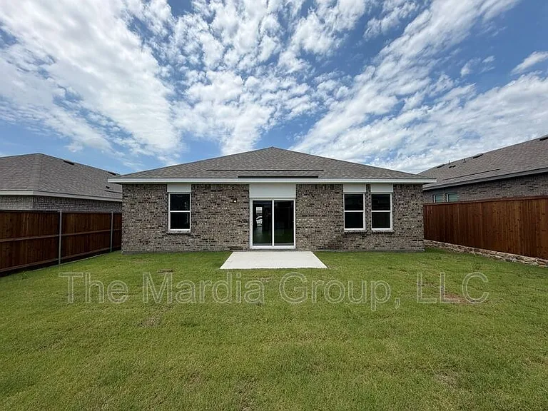 1213 Herring Dr — Photo 17
