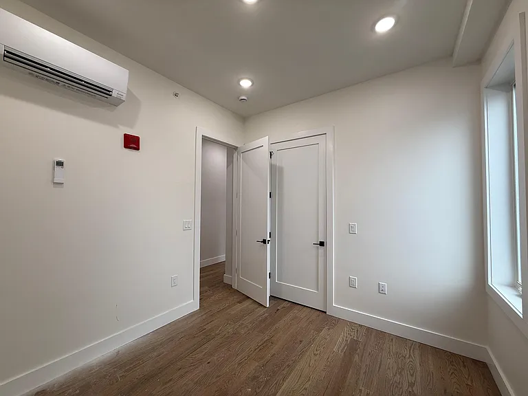 40 Lembeck Ave #33E — Photo 11