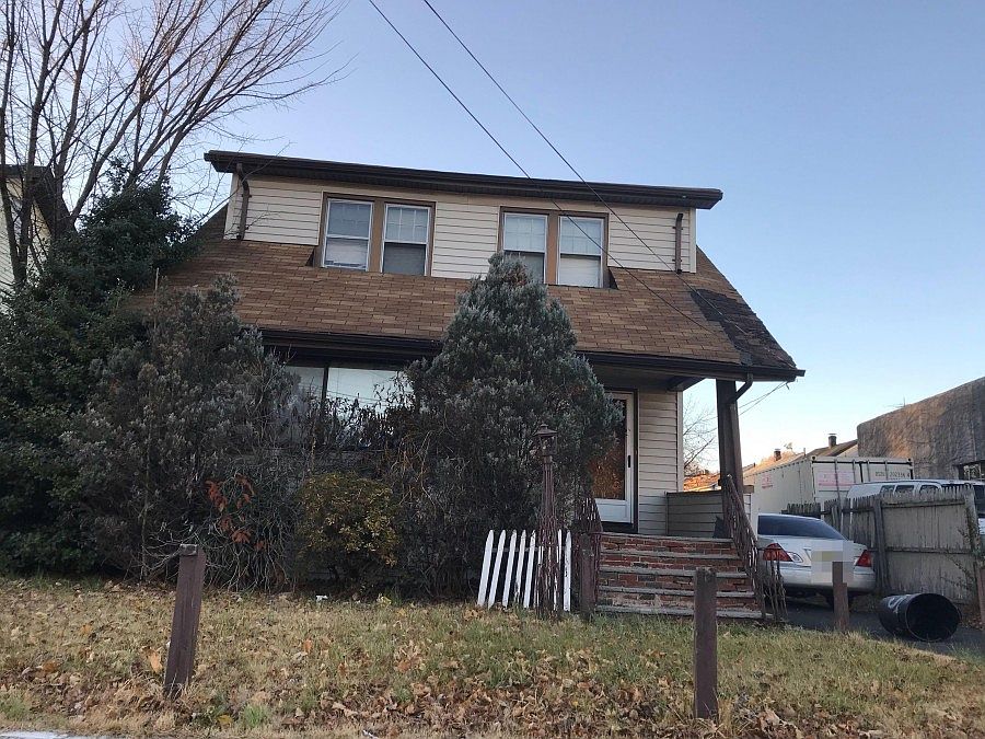 1st image of 945 Stuyvesant Ave