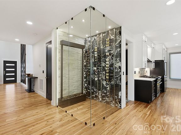 2nd image of 1109 Leigh Ave