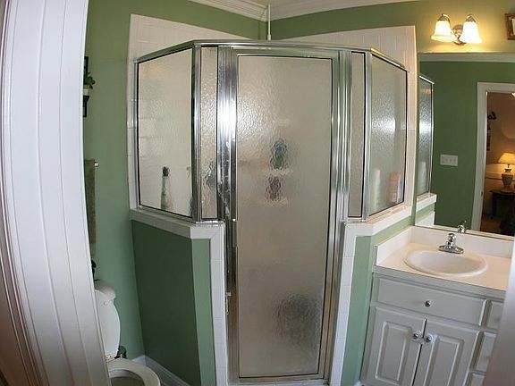 4th image of 806 Ashley Meadows Dr