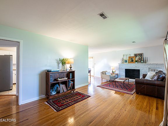 3rd image of 322 Tedlo Ln