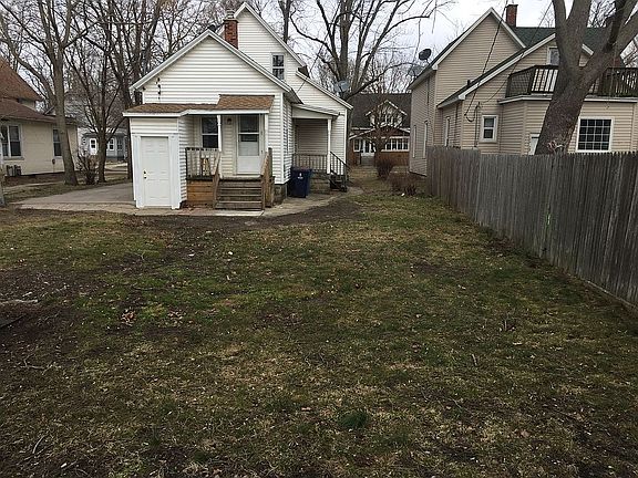 2nd image of 184 W 16th St
