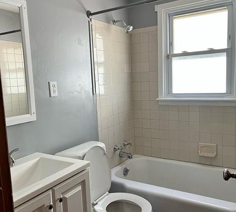 3rd image of 54 Camden Ave Floor 1
