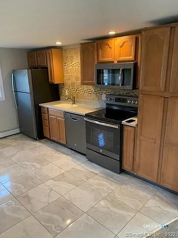 4 bed, 2.0 bath, 1512 sqft, $2,400 — Photo 2