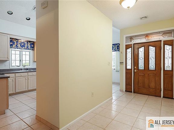 2nd image of 86 Leeds Ln