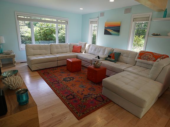 4th image of 833 288th St NE