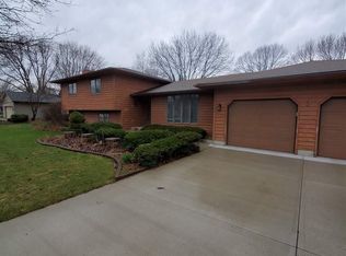 2 Woodbine Rd, Mason City, IA 50401