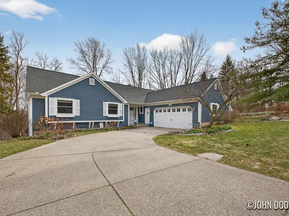 3430 Eastridge Ct NE, Grand Rapids, MI 49525