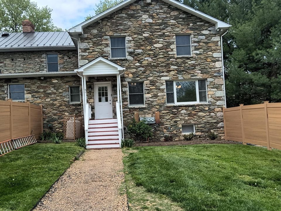 1st image of 31 E Loudoun St