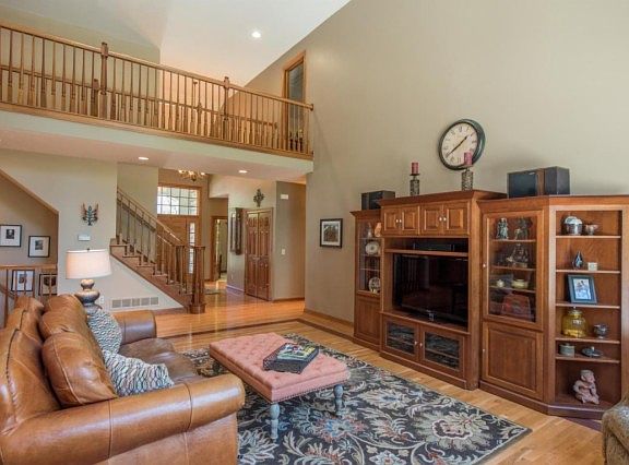 5th image of 7809 Holiston Ct