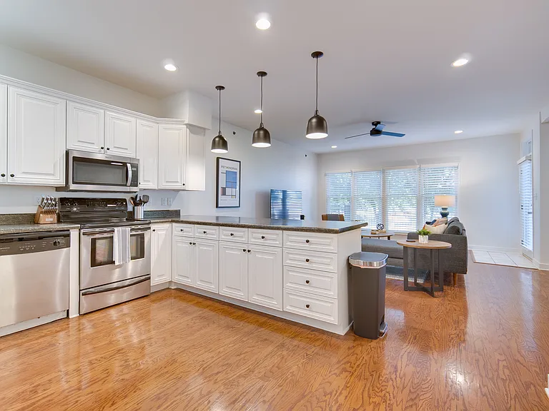 515 E Capitol Ave #103 — Photo 7