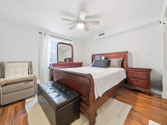 5th image of 502 Oak St APT 9