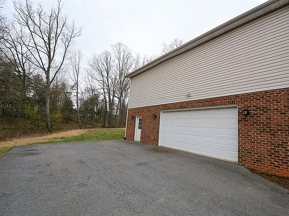 3rd image of 275 Barringer Dr