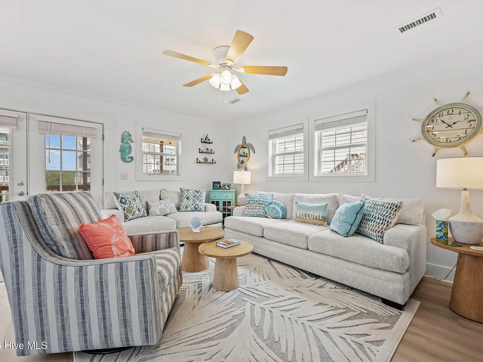 3 bed, 1.5 bath, 960 sqft, $2,750 — Photo 2