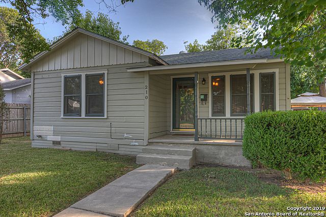 1st image of 210 S Hackberry Ave