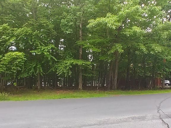 3rd image of Greenbriar Dr