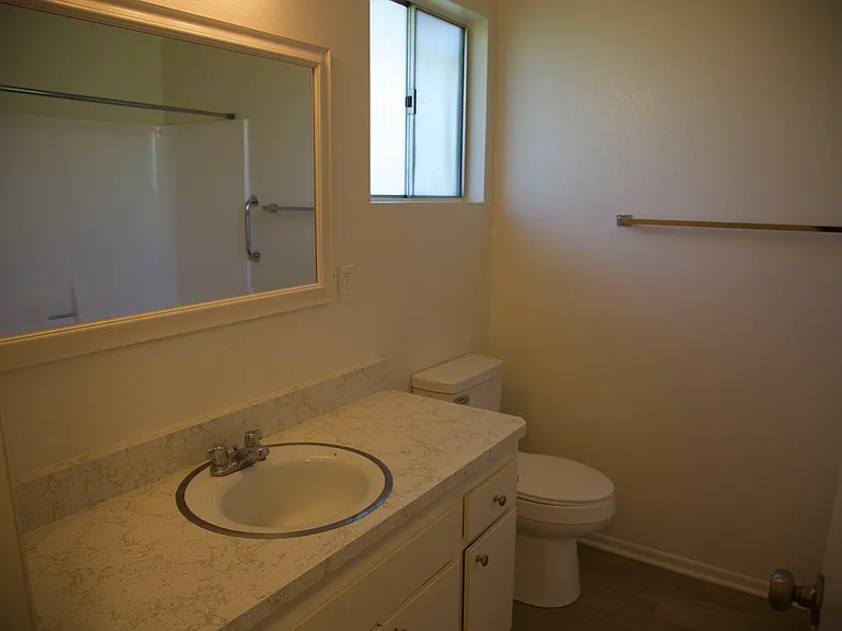 917 E Gutierrez St #917B — Photo 11