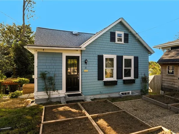 21 Summit Ave, Tiverton, RI 02878