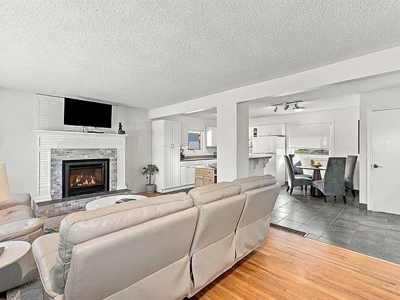 4th image of 4011 N 25th Ave SW