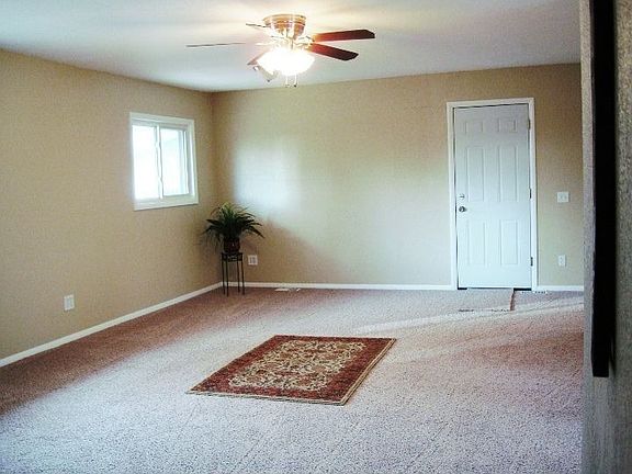 3rd image of 112 Zuni Dr